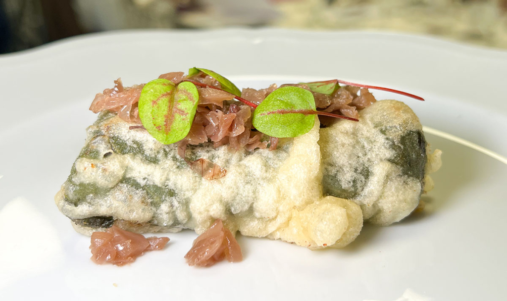 Hoja Santa ripiena di genovese in tempura di Sergio Grassia