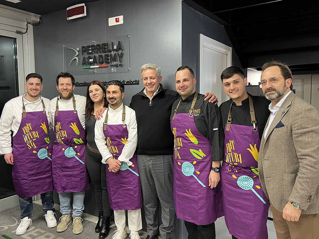 I finalisti del contest insieme ad Anna Baccarani, Giuseppe Perrella e Stefano Vezzani